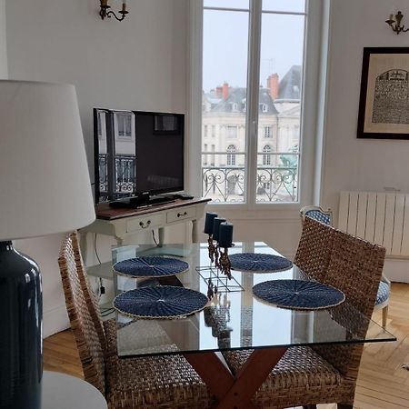 Appartement F3 Au Balcon De La Place Du Martroi 奥尔良 外观 照片